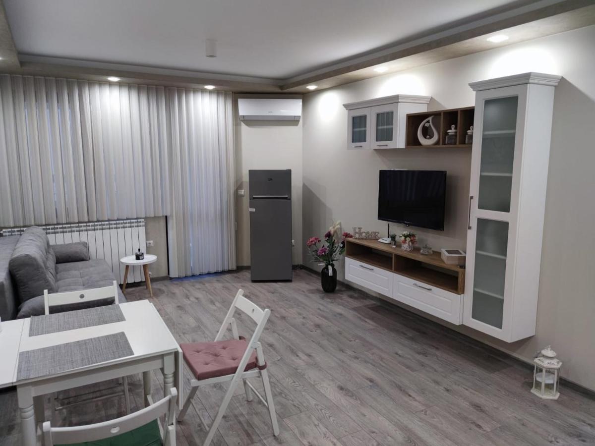 Flowers Apartment Dobrici Exterior foto