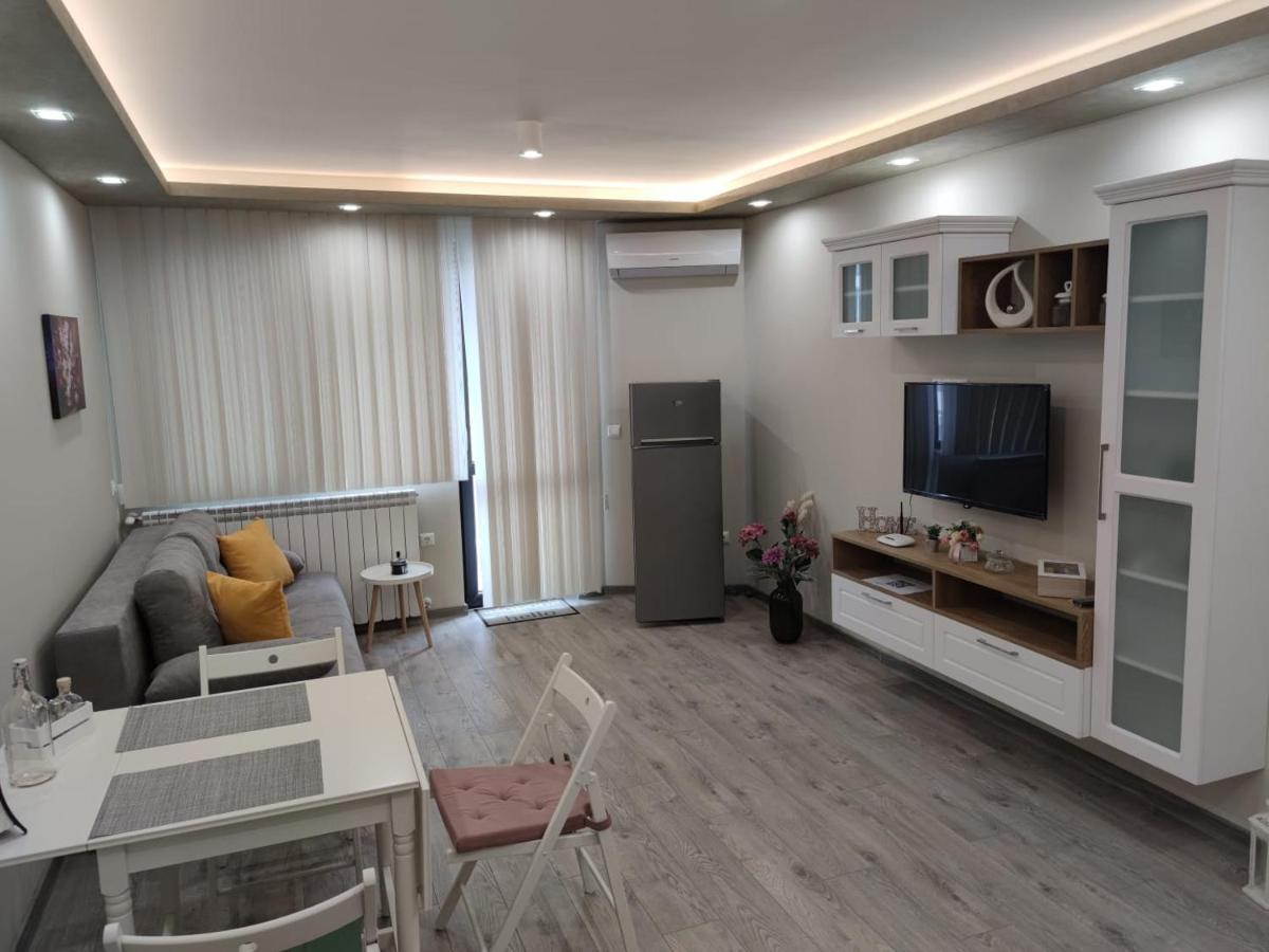 Flowers Apartment Dobrici Exterior foto