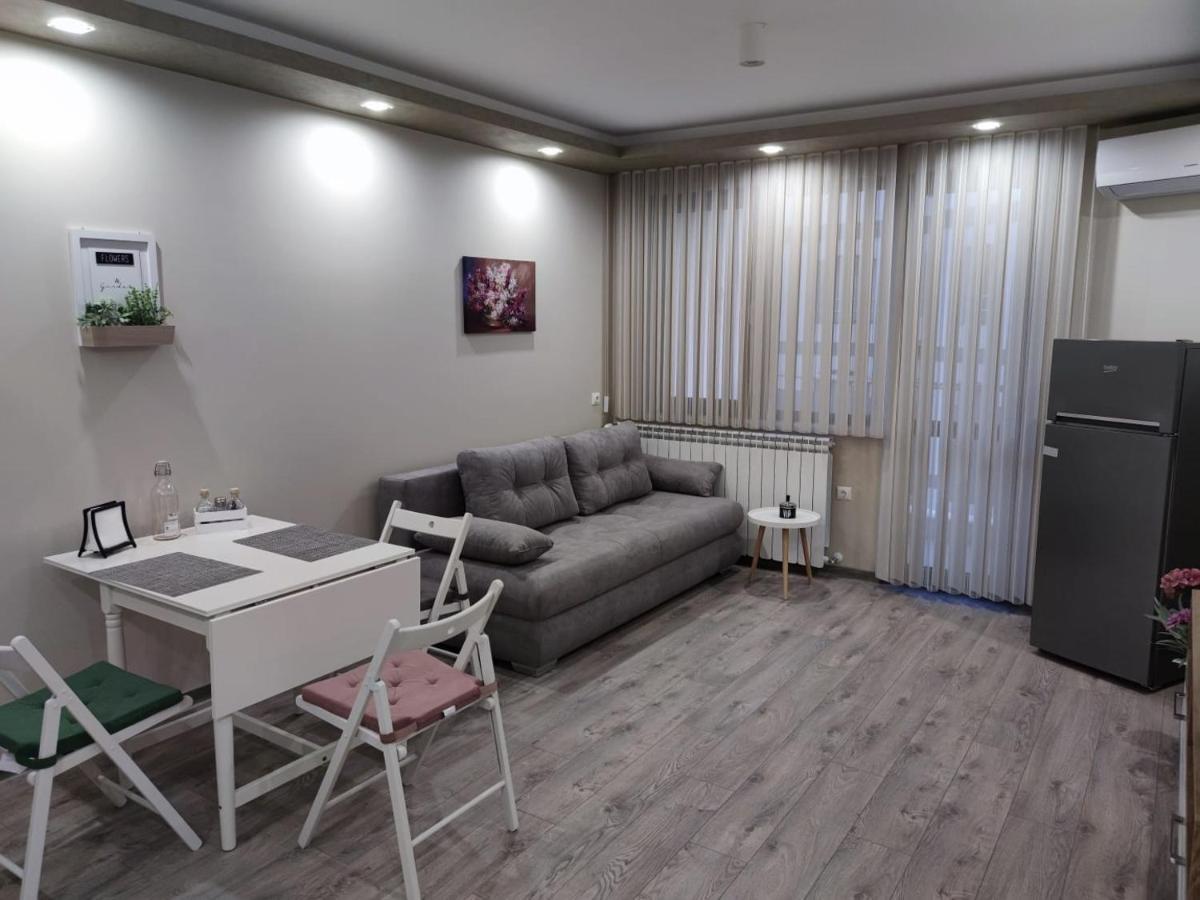 Flowers Apartment Dobrici Exterior foto